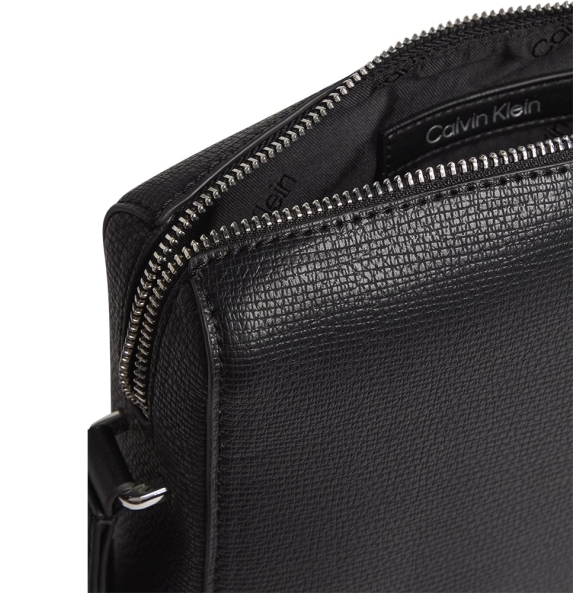 Τσάντα Calvin Klein K50K509556 Minimalism Μαύρο