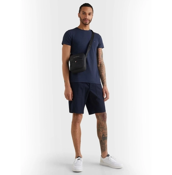 Τσάντα TOMMY HILFIGER 9504 Essential Mini Reporter Μαύρο