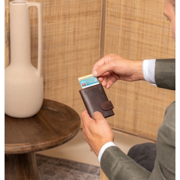 Καρτοθήκη THE CHESTERFIELD BRAND Leicester C08.038201 Καφέ