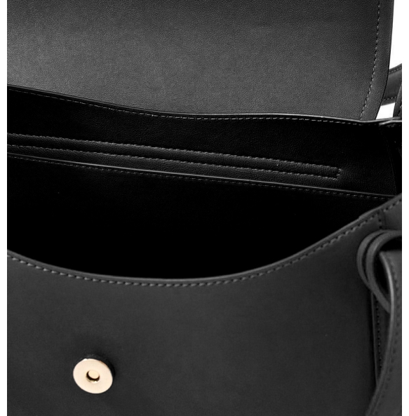 Τσάντα GUESS Coleen Flap Shoulder Bag HWBG9739190 Μαύρο Τσάντα GUESS Coleen Flap Shoulder Bag HWBG9739190 Μαύρο