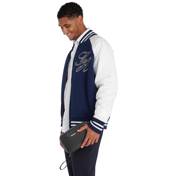 Νεσεσέρ Tommy Hilfiger TH Central Washbag 13524 Μαύρο Νεσεσέρ Tommy Hilfiger TH Central Washbag 13524 Μαύρο