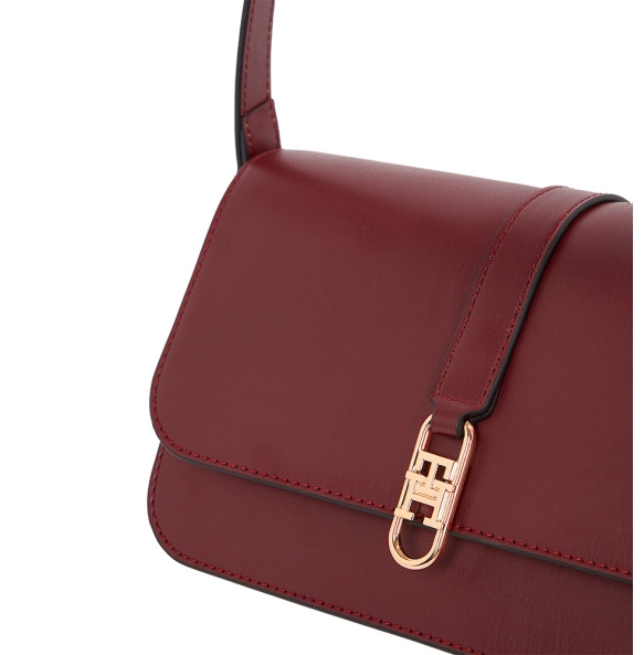 Τσάντα TOMMY HILFIGER TH Libre Flap Crossover 17723 Μπορντώ Τσάντα TOMMY HILFIGER TH Libre Flap Crossover 17723 Μπορντώ
