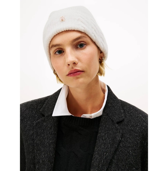 Σκουφάκι TOMMY HILFIGER Chic Fluffy Beanie 17784 Ανοιχτό Γκρι