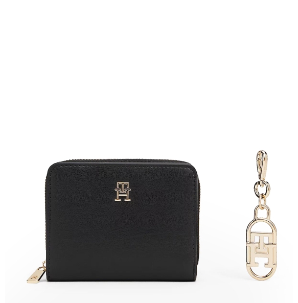 Πορτοφόλι TOMMY HILFIGER Zip Around And Charm 18041 Μαύρο Πορτοφόλι TOMMY HILFIGER Zip Around And Charm 18041 Μαύρο
