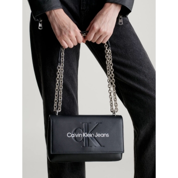 Τσάντα CALVIN KLEIN Sculpted Flap 11866 Μαύρο με Λευκό