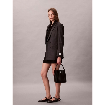 Γυναικεία τσάντα CALVIN KLEIN Bucket With Strap 3174G Μαύρο