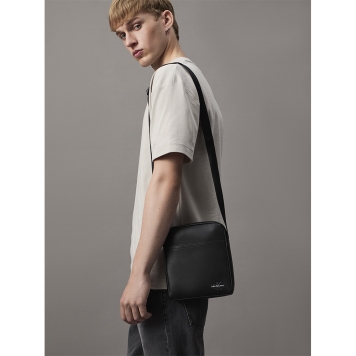Τσάντα CALVIN KLEIN Mono Logo Reporter 3014G Μαύρο