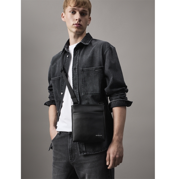 Τσάντα CALVIN KLEIN Mono Logo Flat 3107G Μαύρο