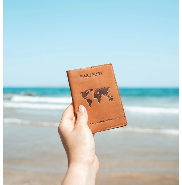 Θήκη διαβατηρίου THE CHESTERFIELD BRAND C08.048831 Ταμπά