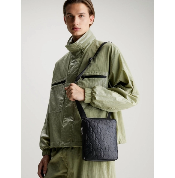 Τσαντάκι χιαστί CALVIN KLEIN Monogram Reporter AOP 11495 Μαύρο